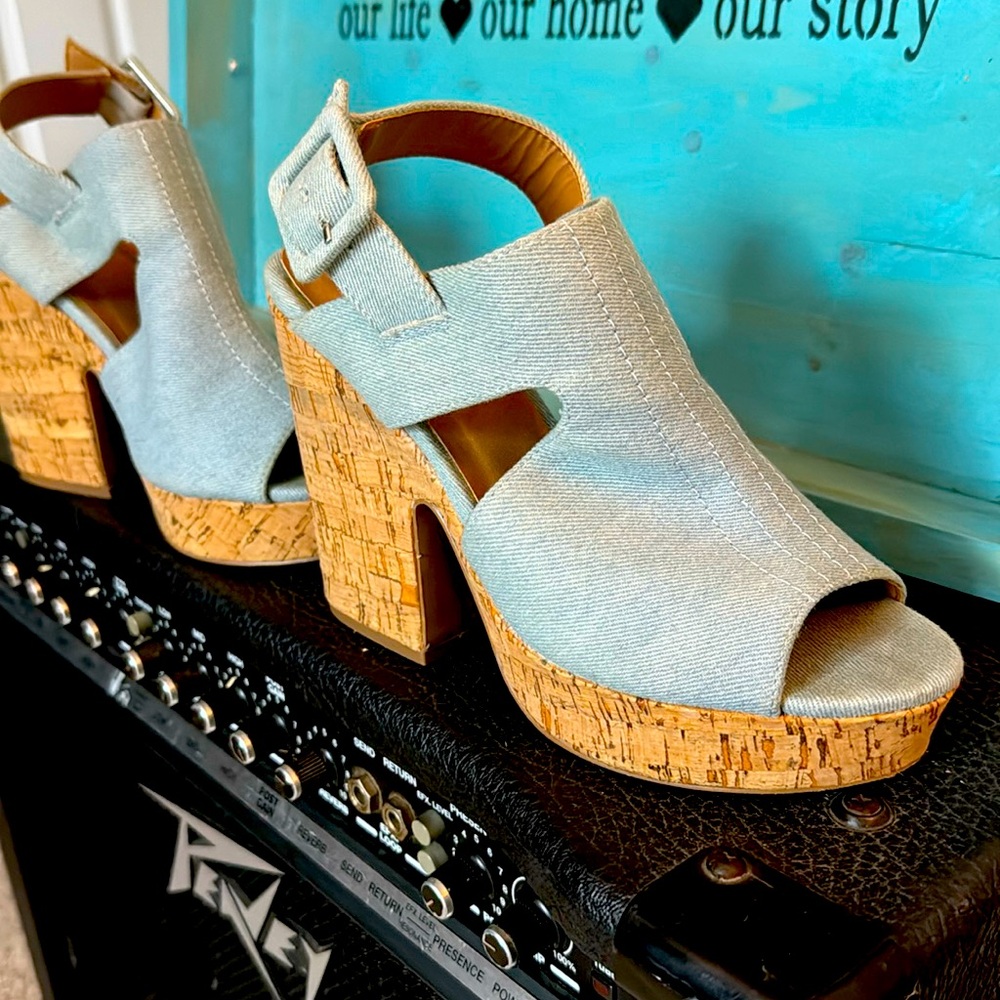 Faux denim cork platform heel! 👠